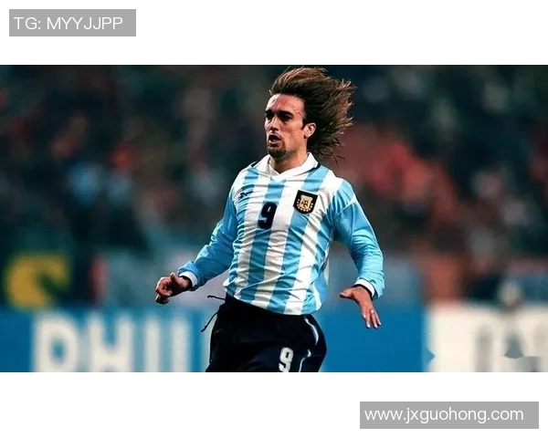 黑白足球明星巴蒂的传奇人生与不朽足迹解析